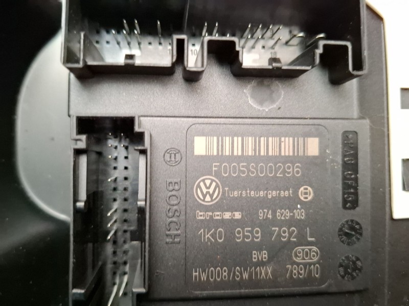 Recambio de elevalunas delantero derecho para seat leon (1p1) 1.9 tdi referencia OEM IAM 1K0959792L / 1T0959702F  