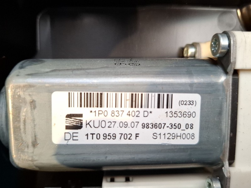 Recambio de elevalunas delantero derecho para seat leon (1p1) 1.9 tdi referencia OEM IAM 1K0959792L / 1T0959702F  