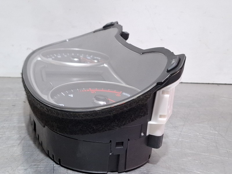 Recambio de cuenta kilometros para audi a1 (8x1, 8xk) 2.0 tdi referencia OEM IAM 8X0920930D  