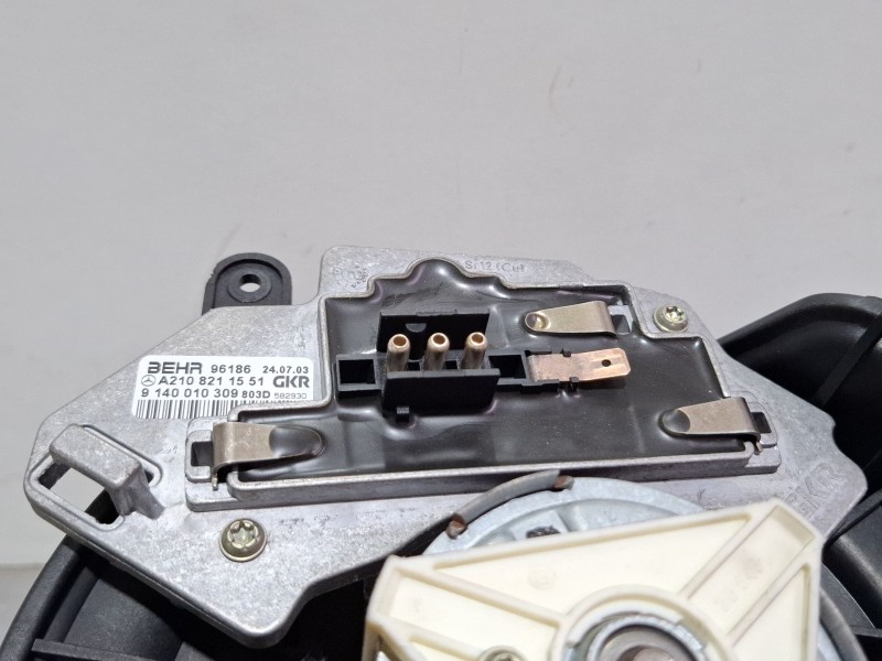 Recambio de ventilador calefaccion para mercedes-benz clase e (w210) e 320 cdi (210.026) referencia OEM IAM A2108211551  