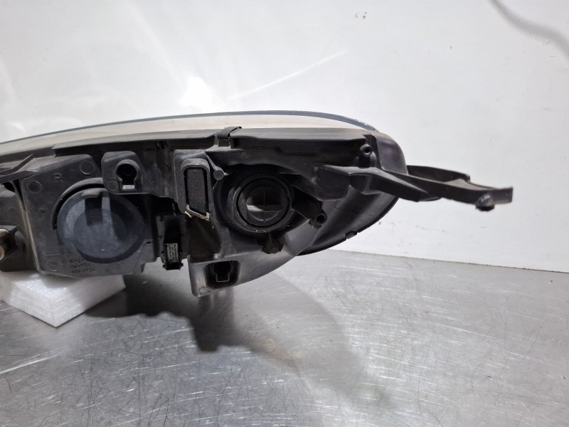 Recambio de faro delantero derecho para peugeot 407 referencia OEM IAM 0301213204  