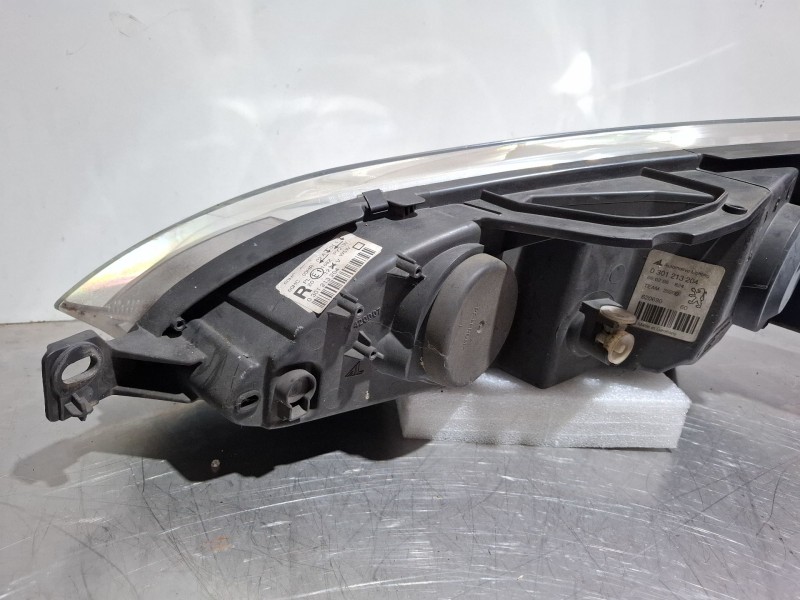 Recambio de faro delantero derecho para peugeot 407 referencia OEM IAM 0301213204  