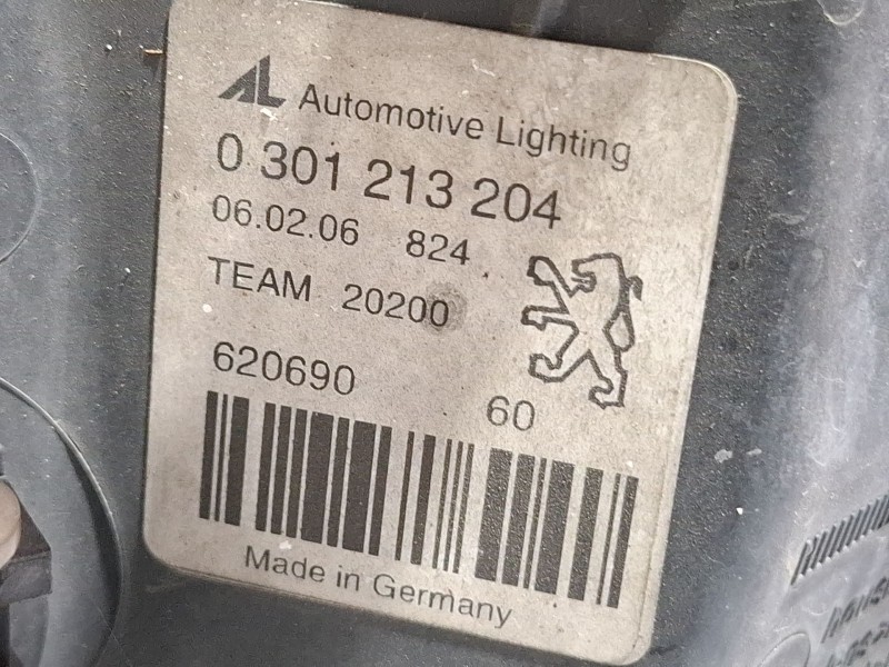 Recambio de faro delantero derecho para peugeot 407 referencia OEM IAM 0301213204  