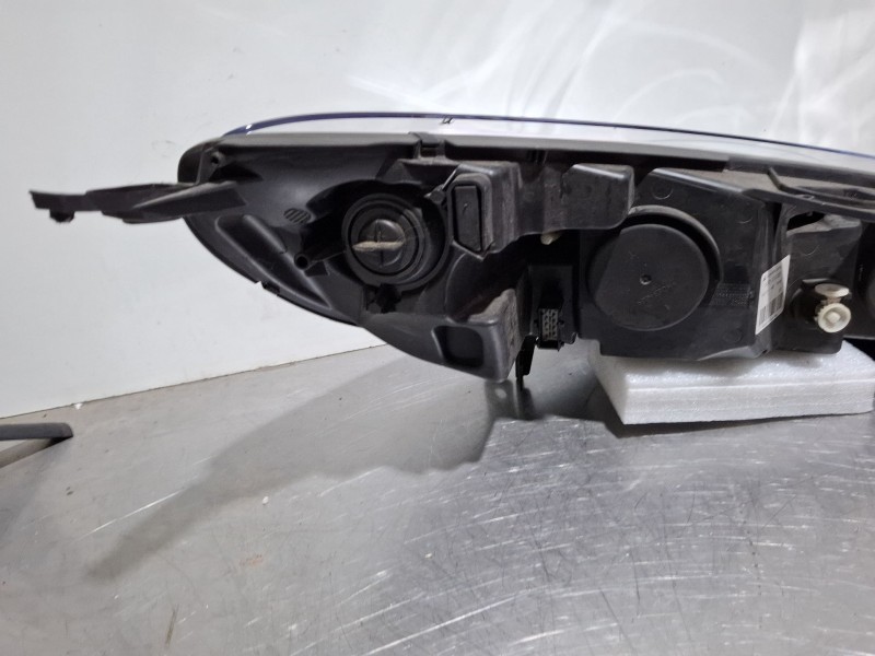 Recambio de faro delantero izquierdo para peugeot 407 referencia OEM IAM 0301213203  