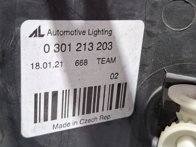 Recambio de faro delantero izquierdo para peugeot 407 referencia OEM IAM 0301213203  