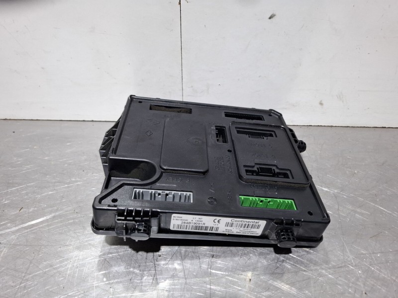 Recambio de caja reles / fusibles para renault megane iii hatchback (bz0/1_, b3_) 1.5 dci (bz1g, bz1w, bz0r) referencia OEM IAM 