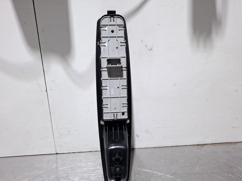 Recambio de mando elevalunas delantero izquierdo para renault megane iii hatchback (bz0/1_, b3_) 1.5 dci (bz1g, bz1w, bz0r) refe