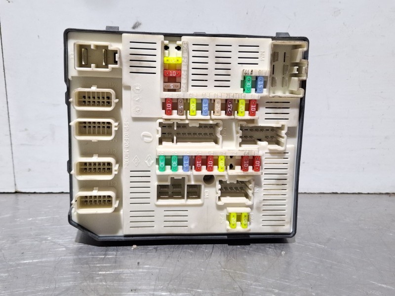 Recambio de caja reles / fusibles para renault megane iii hatchback (bz0/1_, b3_) 1.5 dci (bz1g, bz1w, bz0r) referencia OEM IAM 