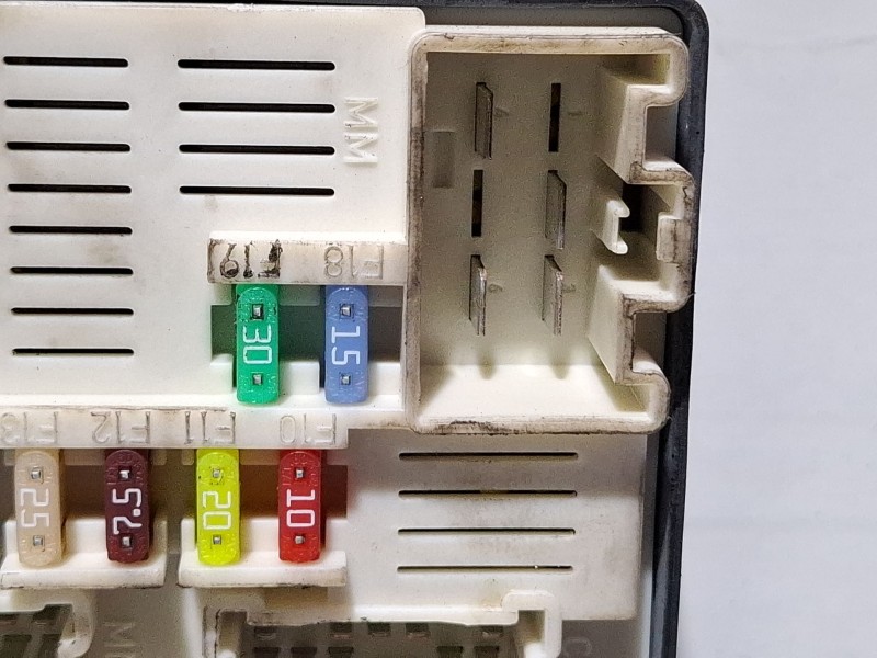 Recambio de caja reles / fusibles para renault megane iii hatchback (bz0/1_, b3_) 1.5 dci (bz1g, bz1w, bz0r) referencia OEM IAM 