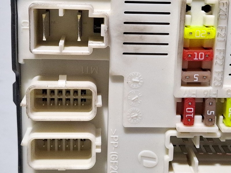 Recambio de caja reles / fusibles para renault megane iii hatchback (bz0/1_, b3_) 1.5 dci (bz1g, bz1w, bz0r) referencia OEM IAM 