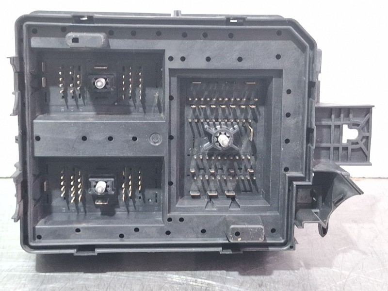 Recambio de caja reles / fusibles para opel mokka / mokka x (j13) 1.6 cdti 4x4 (_76) referencia OEM IAM 42397198  