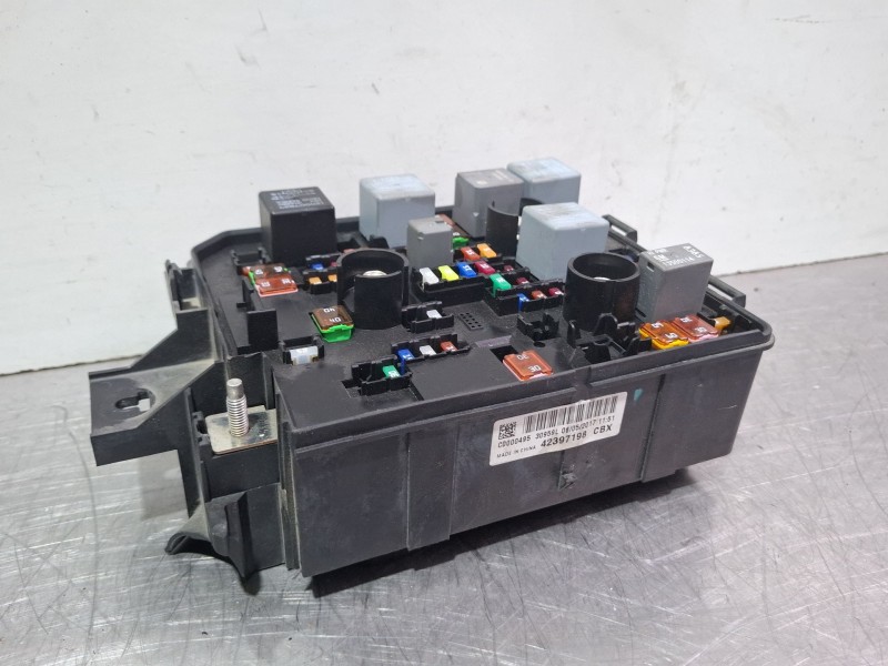 Recambio de caja reles / fusibles para opel mokka / mokka x (j13) 1.6 cdti 4x4 (_76) referencia OEM IAM 42397198  