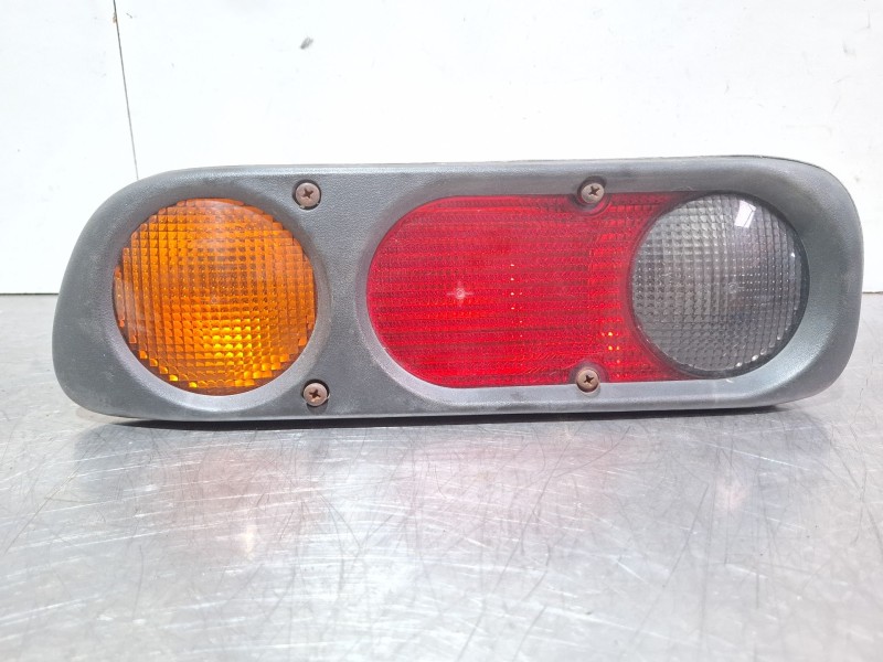 Recambio de piloto trasero derecho para nissan terrano referencia OEM IAM 265500X001  