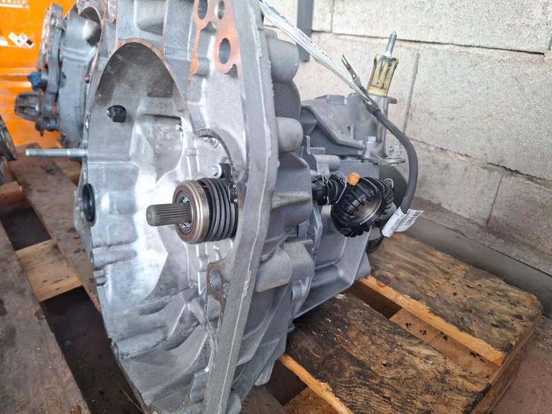 Recambio de caja cambios completa para dacia sandero referencia OEM IAM JH3928  