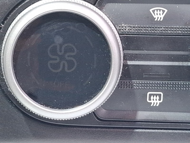 Recambio de mando climatizador para dacia sandero iii 1.0 tce 90 referencia OEM IAM 275006270R  