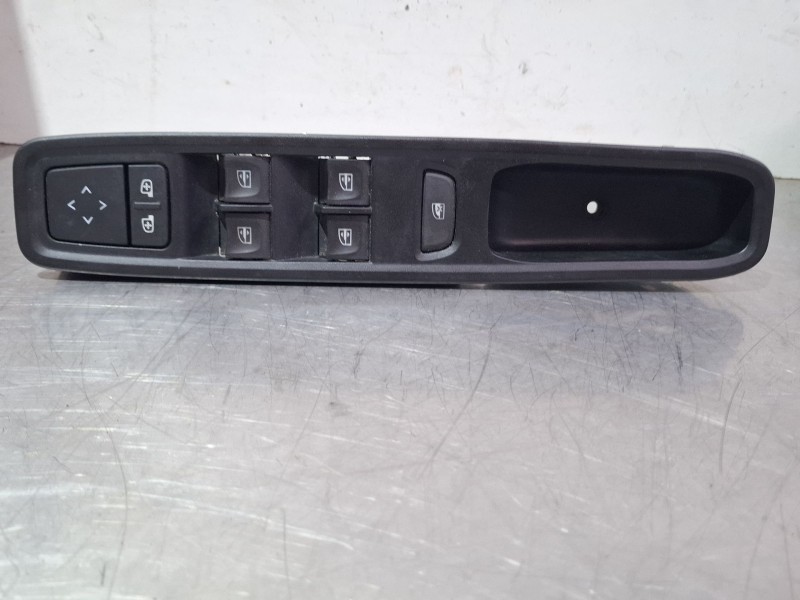 Recambio de mando elevalunas delantero izquierdo para dacia sandero iii 1.0 tce 90 referencia OEM IAM   