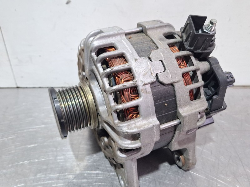 Recambio de alternador para dacia sandero iii 1.0 tce 90 referencia OEM IAM 231001629R  