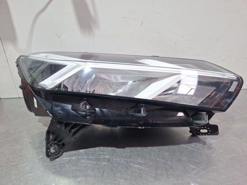 Recambio de faro delantero derecho para dacia sandero iii 1.0 tce 90 referencia OEM IAM 260107920R  