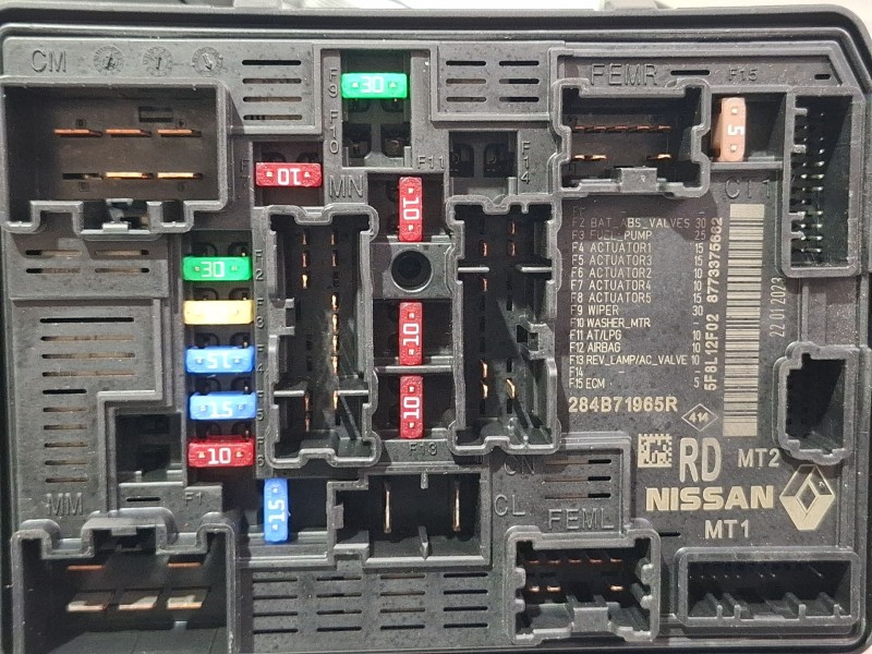 Recambio de caja reles / fusibles para dacia sandero iii 1.0 tce 90 referencia OEM IAM 284B71965R  