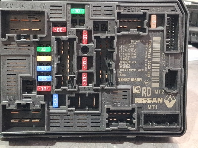 Recambio de caja reles / fusibles para dacia sandero iii 1.0 tce 90 referencia OEM IAM 284B71965R  