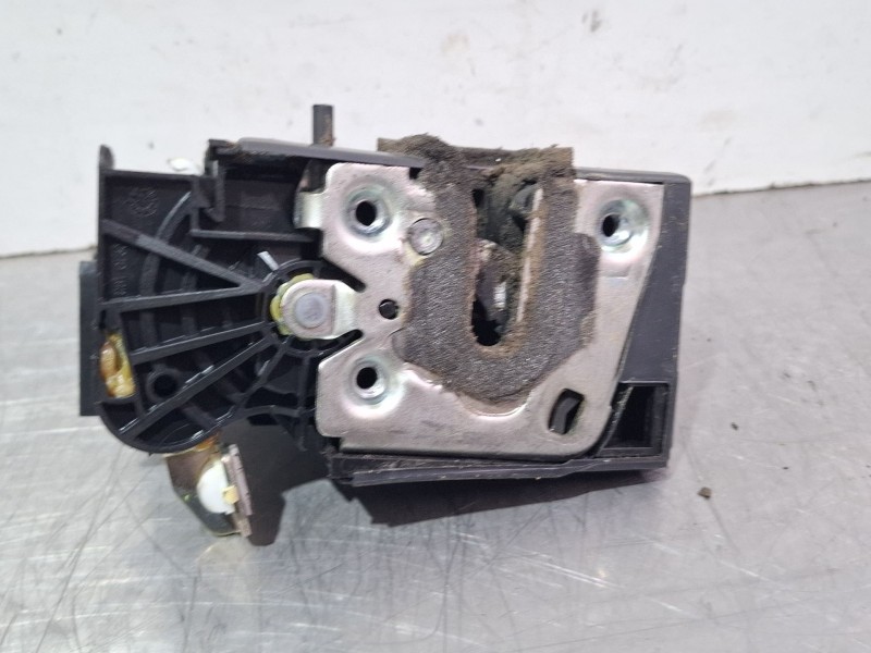 Recambio de cerradura puerta trasera derecha para dacia sandero iii 1.0 tce 90 referencia OEM IAM   