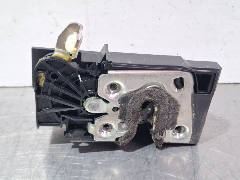 Recambio de cerradura puerta trasera izquierda para dacia sandero iii 1.0 tce 90 referencia OEM IAM   