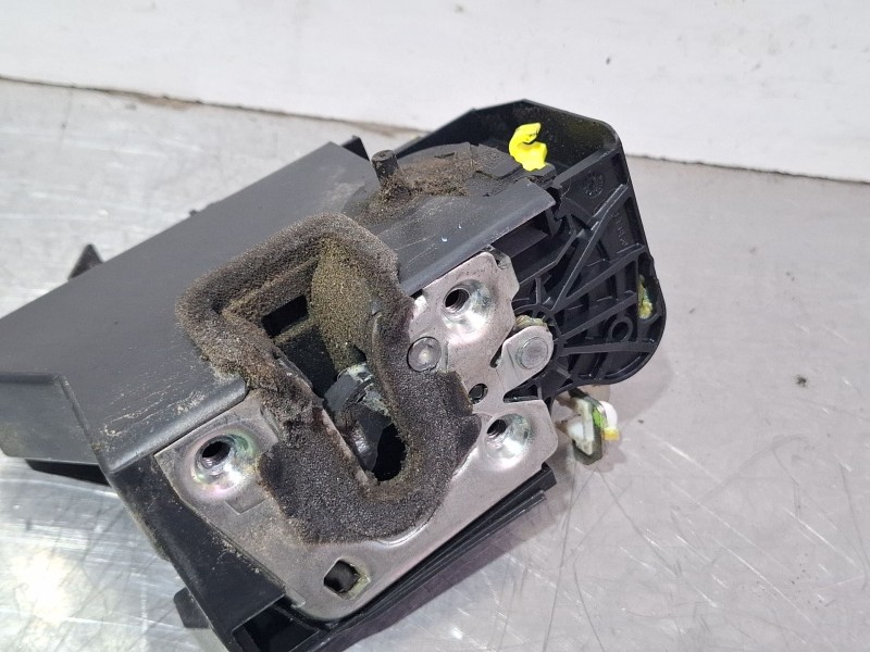 Recambio de cerradura puerta trasera izquierda para dacia sandero iii 1.0 tce 90 referencia OEM IAM   