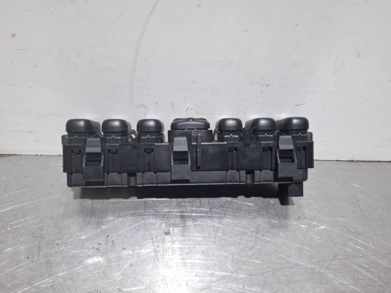 Recambio de mando multifuncion para daimler chrysler a 170 cdi referencia OEM IAM 1688205310 / 33011401  