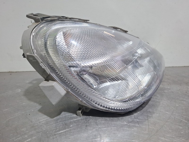 Recambio de faro delantero derecho para daimler chrysler a 170 cdi referencia OEM IAM A1688201061 / 1305235515  