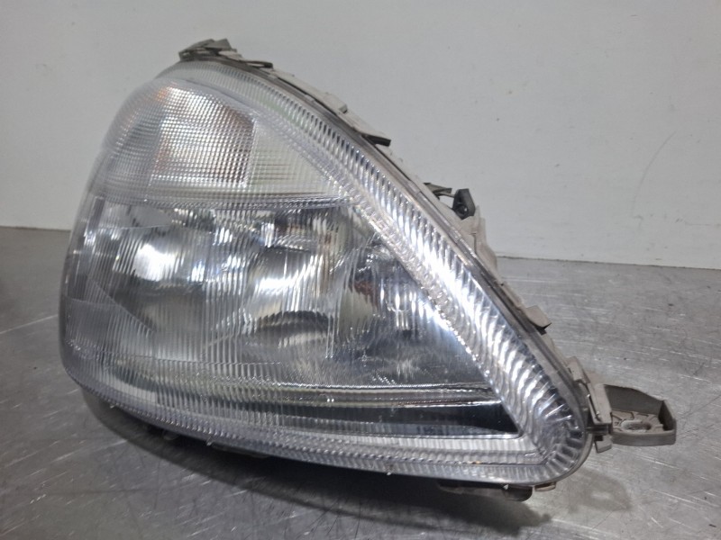 Recambio de faro delantero derecho para daimler chrysler a 170 cdi referencia OEM IAM A1688201061 / 1305235515  