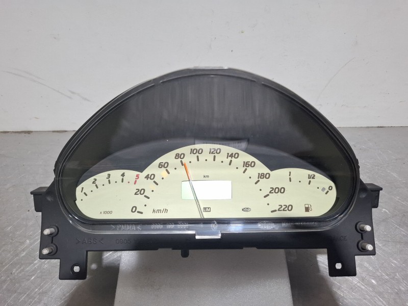 Recambio de cuenta kilometros para daimler chrysler a 170 cdi referencia OEM IAM A1685404311  