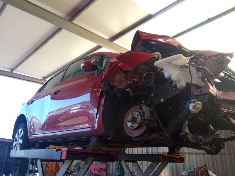 toyota auris del año 2012