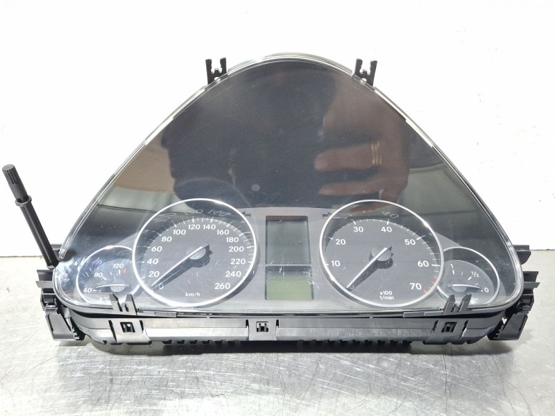 Recambio de cuenta kilometros para mercedes-benz c200 kompressor referencia OEM IAM A2C53020885 / A2035408947  