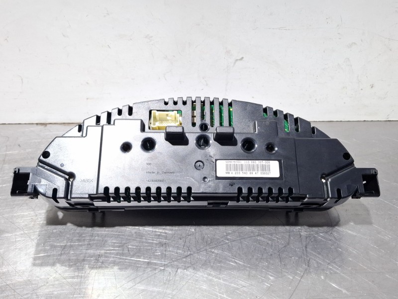 Recambio de cuenta kilometros para mercedes-benz c200 kompressor referencia OEM IAM A2C53020885 / A2035408947  