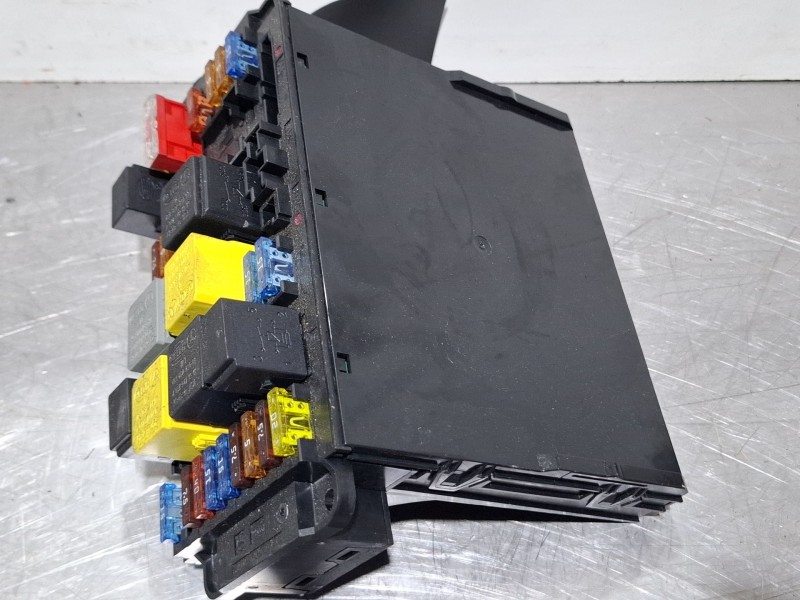 Recambio de caja reles / fusibles para mercedes-benz c200 kompressor referencia OEM IAM 2095452001 / 5DK00848513  