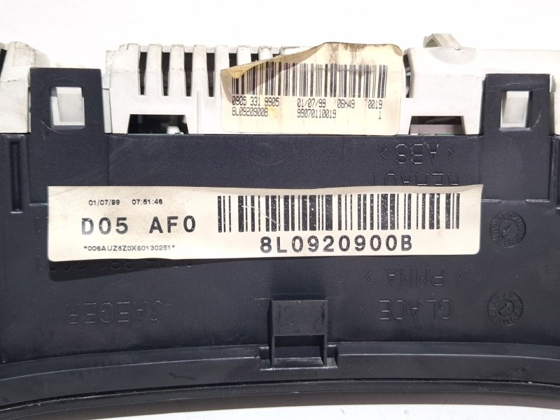 Recambio de cuenta kilometros para audi a3 (8l1) 1.9 tdi referencia OEM IAM 8L0920900B  