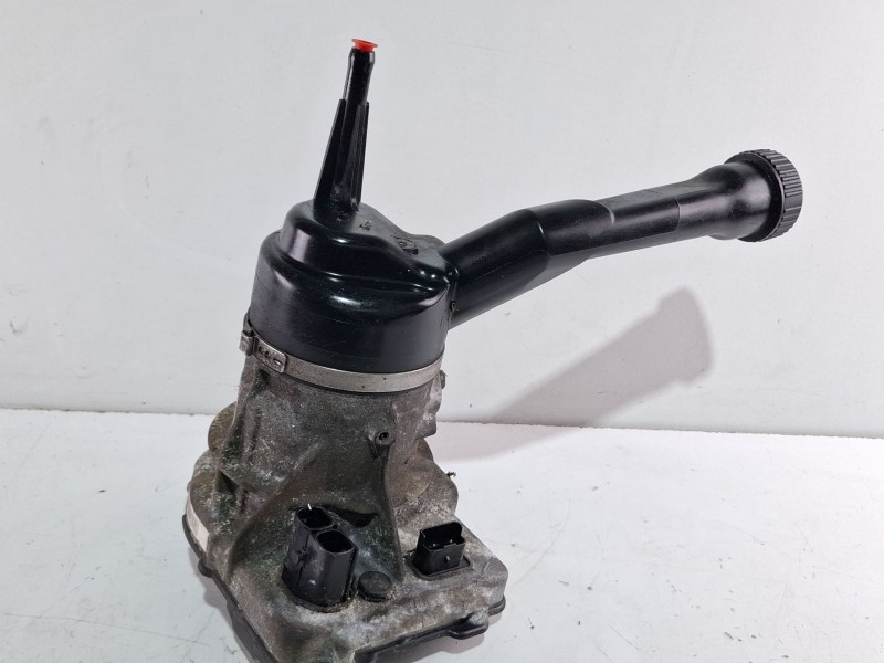 Recambio de bomba direccion asistida para peugeot 308 referencia OEM IAM 9673536580  