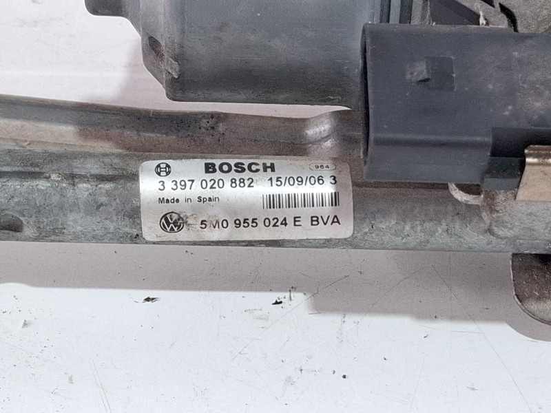 Recambio de motor limpiaparabrisas delantero derecho para volkswagen golf plus v (5m1, 521) 1.9 tdi referencia OEM IAM 339702088