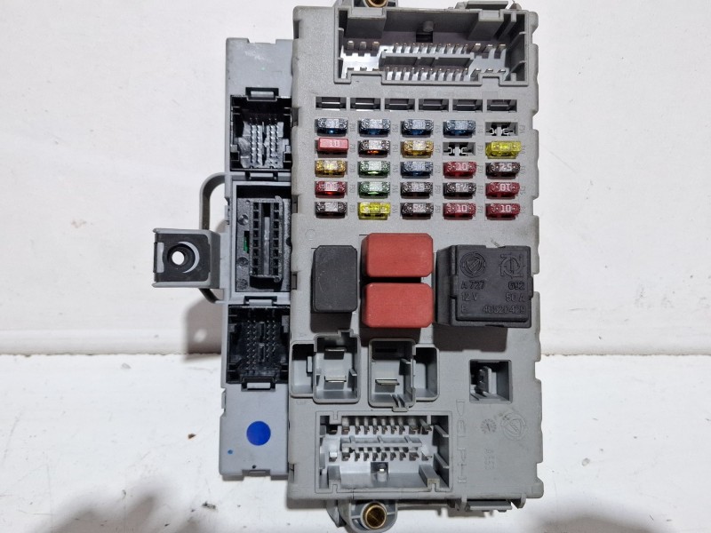 Recambio de caja reles / fusibles para fiat punto referencia OEM IAM 51735172NPL  