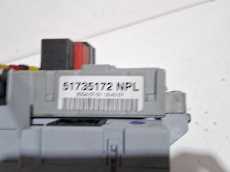 Recambio de caja reles / fusibles para fiat punto referencia OEM IAM 51735172NPL  