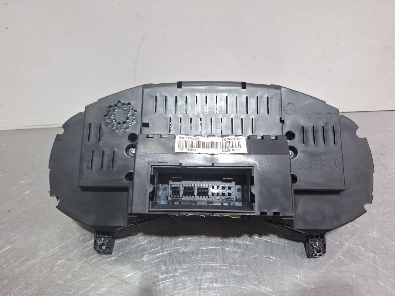 Recambio de cuenta kilometros para skoda octavia ii (1z3) 2.0 tdi 16v referencia OEM IAM v1610056  