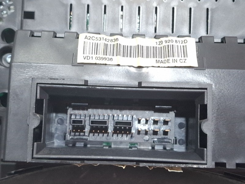 Recambio de cuenta kilometros para skoda octavia ii (1z3) 2.0 tdi 16v referencia OEM IAM v1610056  