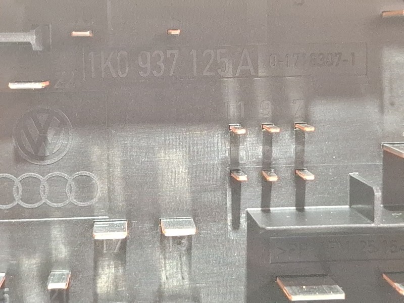 Recambio de caja reles / fusibles para skoda octavia ii (1z3) 2.0 tdi 16v referencia OEM IAM 1K0937125A  