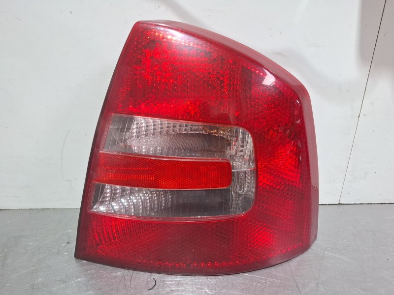 Recambio de piloto trasero derecho para skoda octavia ii (1z3) 2.0 tdi 16v referencia OEM IAM 086651909  