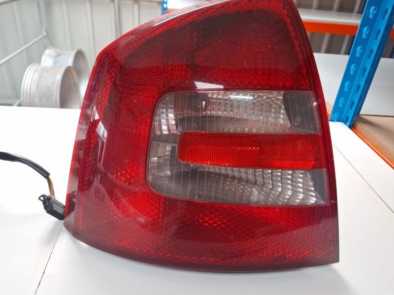 Recambio de piloto trasero izquierdo para skoda octavia ii (1z3) 2.0 tdi 16v referencia OEM IAM 1Z5945095A  