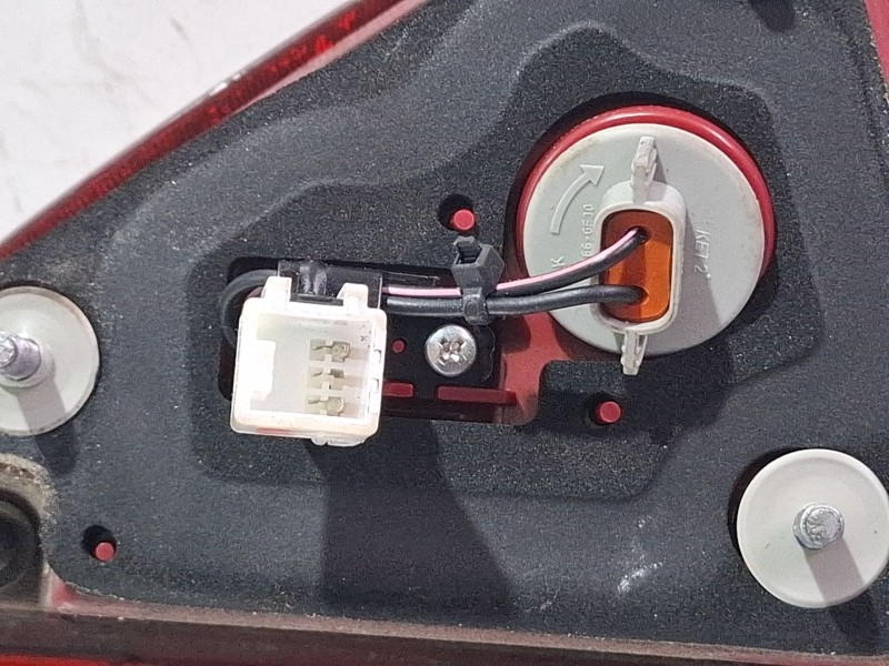 Recambio de piloto porton trasero derecho para kia stonic (yb) 1.2 cvvt referencia OEM IAM   