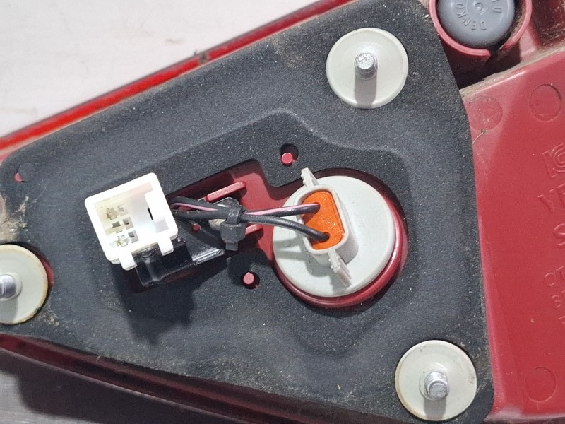 Recambio de piloto porton trasero izquierdo para kia stonic (yb) 1.2 cvvt referencia OEM IAM   