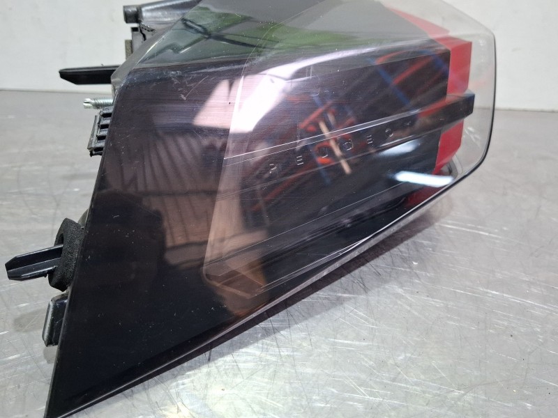 Recambio de piloto trasero izquierdo para peugeot 2008 i (cu_) 1.2 thp 130 / puretech 130 referencia OEM IAM FR2695010201  