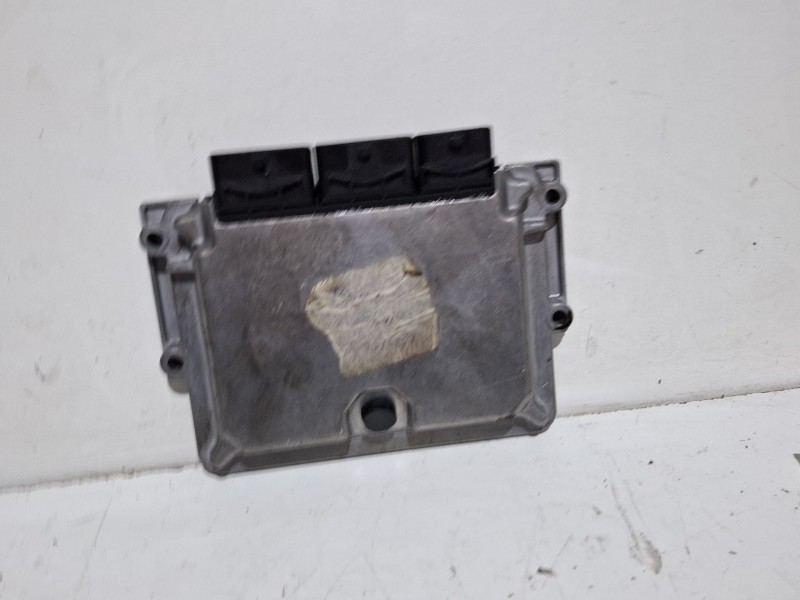 Recambio de centralita motor para peugeot 407 referencia OEM IAM 0261208266 / 9663696780  