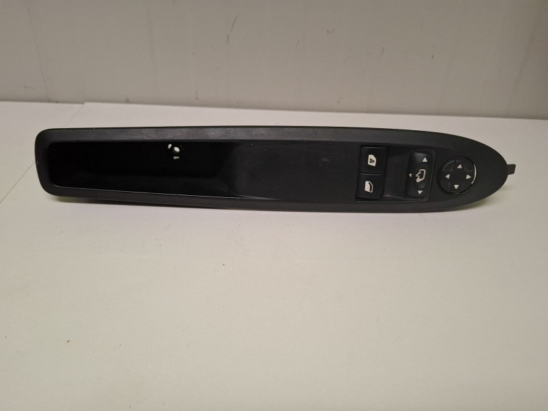 Recambio de mando elevalunas delantero izquierdo para citroën ds3 hdi blue referencia OEM IAM 529076433  